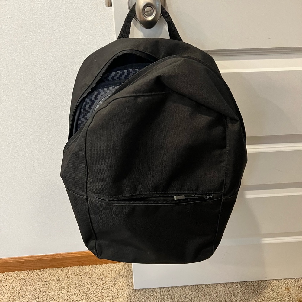 LO & Sons black laptop backpack
